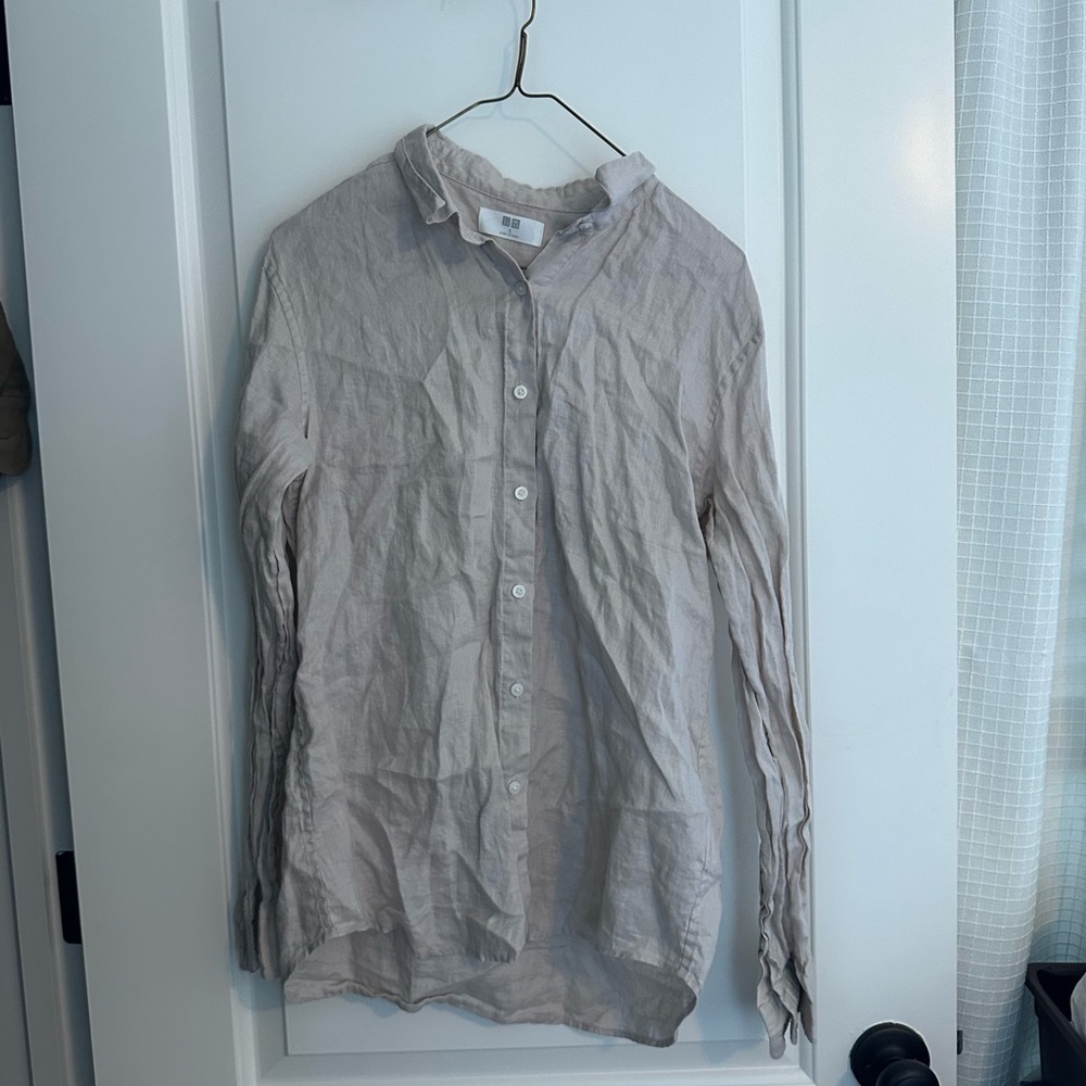 Uniqlo Women’s Button-Up Shirt in Small